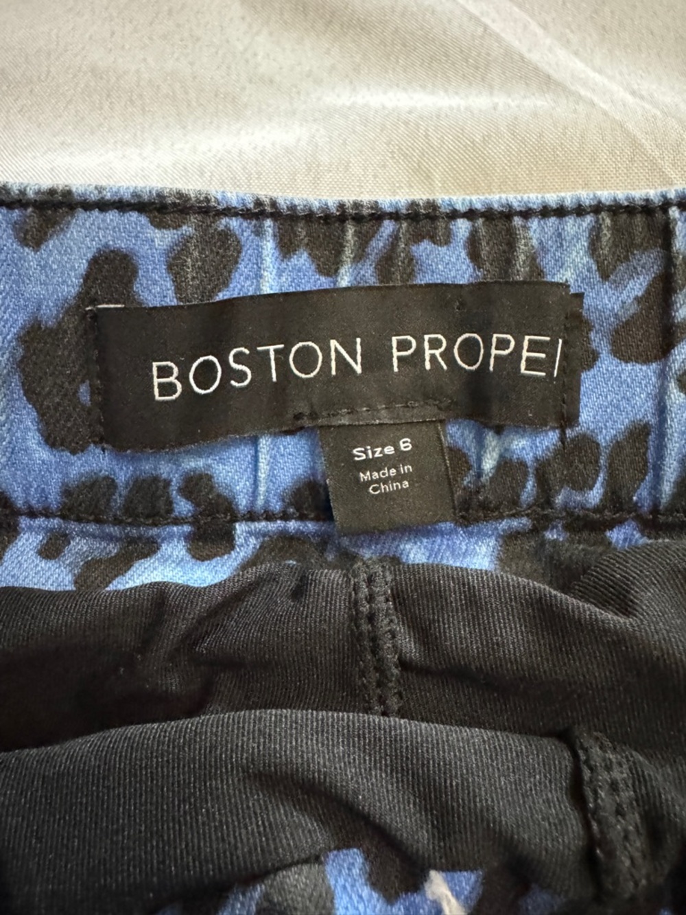 Boston Proper Blue Leopard Print Pull-On Denim Skirt With Undershorts Skort EUC - Picture 4 of 6